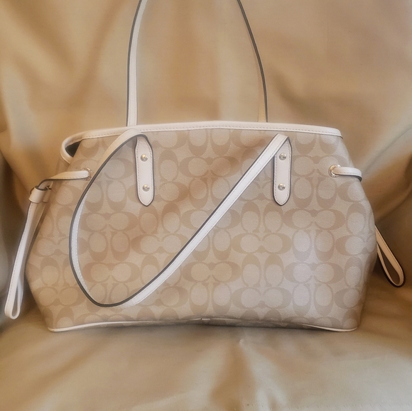 COACH Purse - Picture 7 of 7